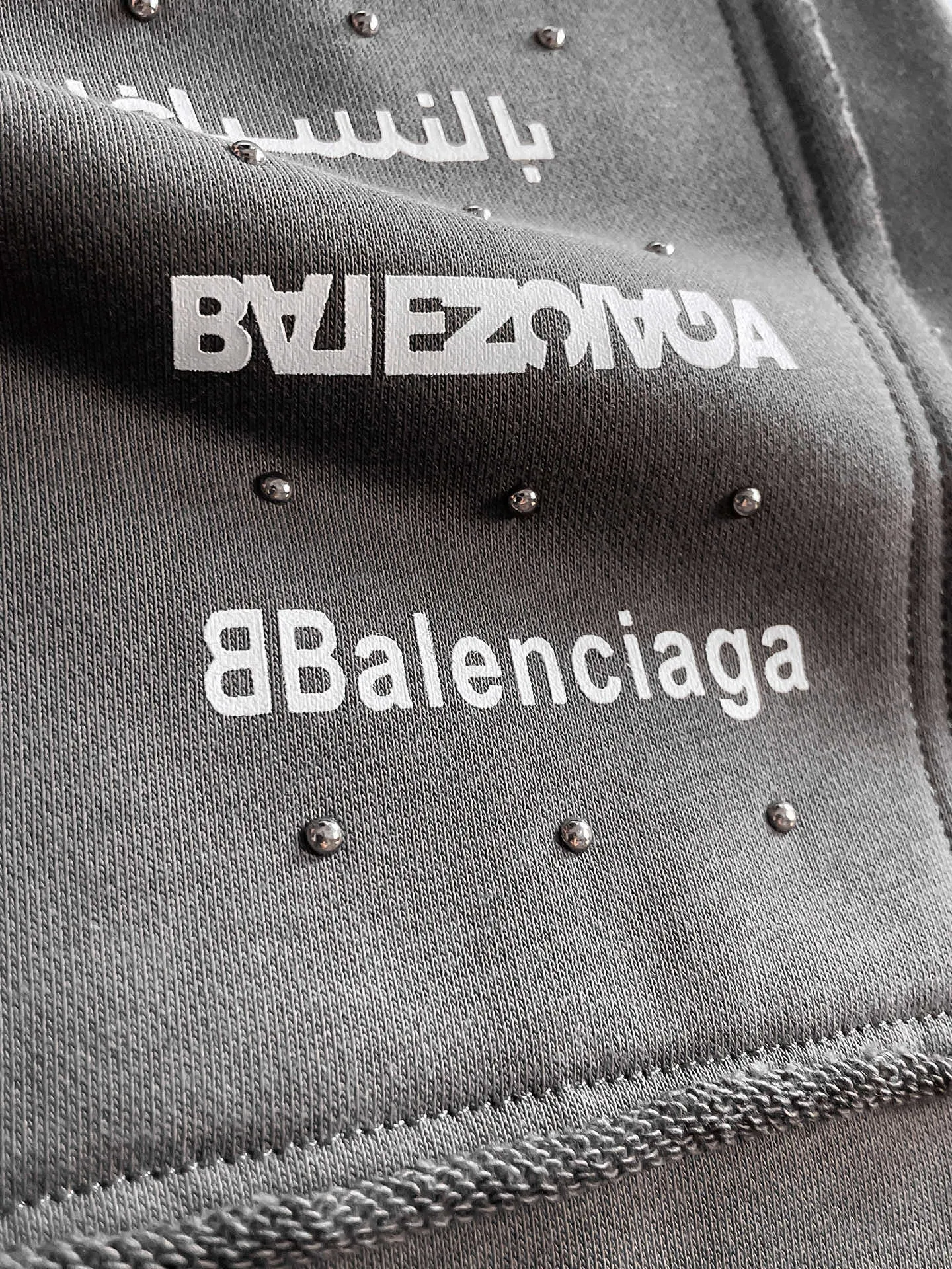 Balenciaga's three-standard complete 2025 summer New Arrival men's casual shorts, advanced custom-made Breathable fabric, Breathable fabric, extremely stretchy and comfortable, impeccable details, top-grade accessories, original logo design concept, delicate and soft feel! The upper body fit is awesome! Size: M-XXXL Please state your height and weight when ordering